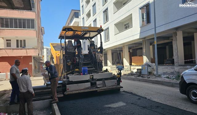 Ağrı’da yollar yenileniyor: Asfalt çalışmaları hız kazandı