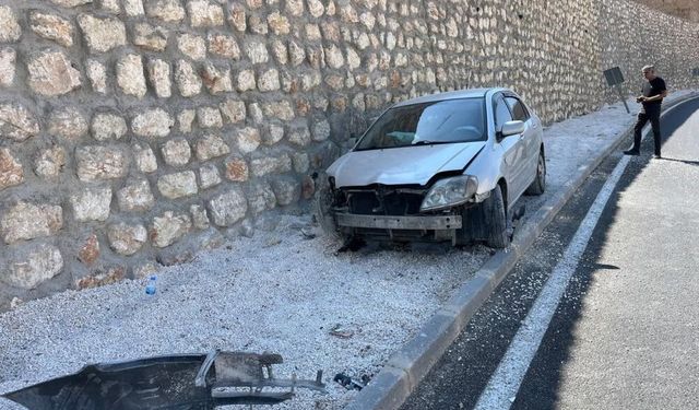 Otomobil istinat duvarına çarptı: 1 yaralı