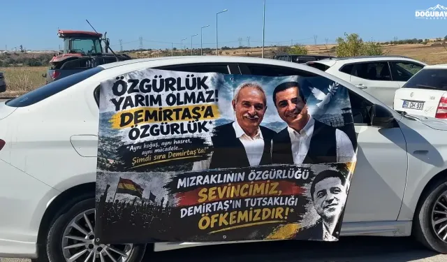 DEM Parti heyeti Mızraklı’yı karşılamak için cezaevi önünde