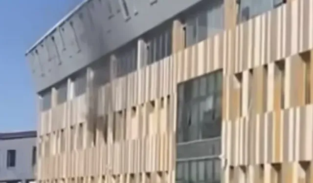 Van’da hastanede korkutan yangın: Servisler boşaltılıyor