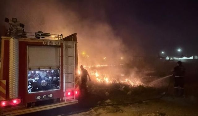 Van'da örtü yangını paniği büyümeden önlendi