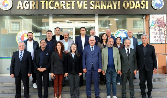 Ağrı Belediyesinden ATSO'nun yeni başkanı Mehmet Erat'a ziyaret