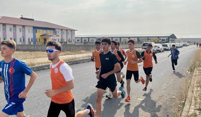 Ağrı'da kros müsabakalarında dereceye girenler belli oldu