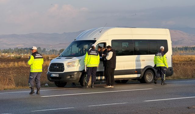 Ağrı'da okul servislerinde emniyet kemeri denetimi