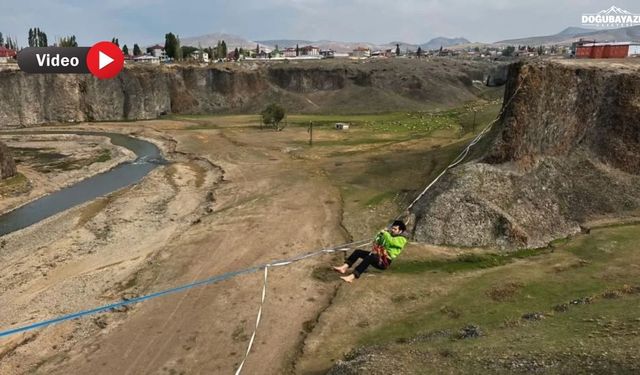 Ağrı'da sarp kayalıklar arasında nefes kesen highline gösterisi