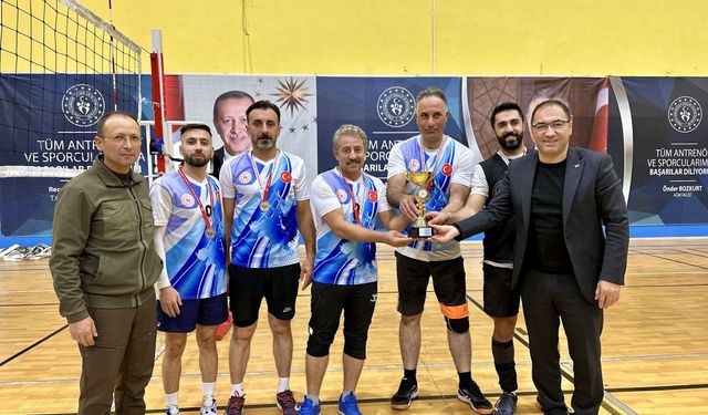 Ağrı'da voleybol turnuvasının şampiyonu belli oldu