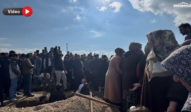 Ağrı’daki kazada ölenler gözyaşları arasında toprağa verildi: Aynı aileden 5 kayıp!