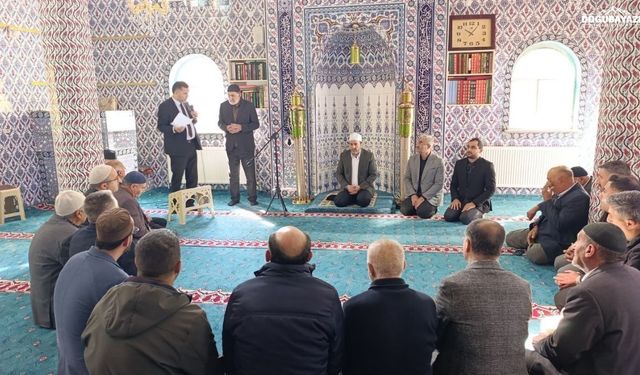 Ağrı'da umreye gidecek vatandaşlara seminer verildi