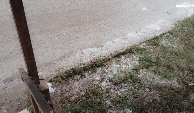Ardahan'da aniden bastıran dolu ortalığı birbirine kattı