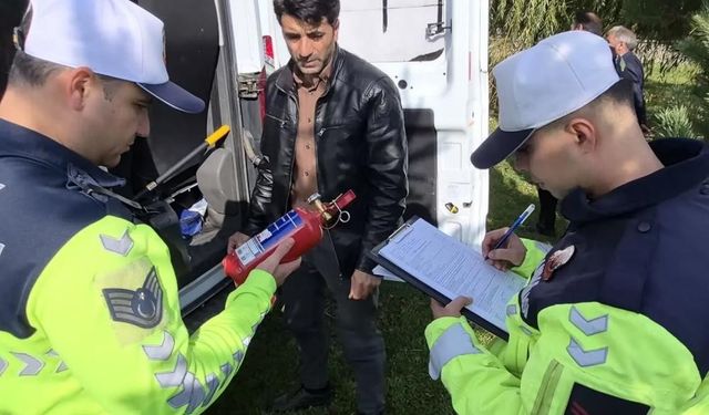 Ardahan'da okul servis araçlarına yönelik denetim gerçekleştirildi