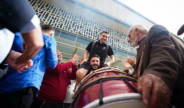 Bursaspor'u deviren Mardinspor'a davullu zurnalı karşılama!