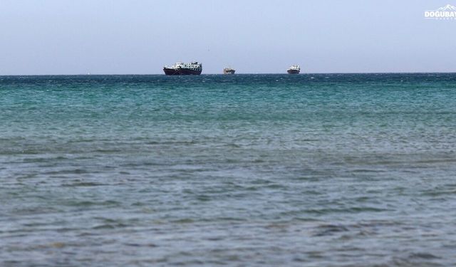 İran: "Hürmüz Boğazı’nda dev tanker deniz mayınına çarptı"