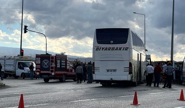 Diyarbakır otobüsü Doğubeyazıt’ta kazaya karıştı: Yaralılar var