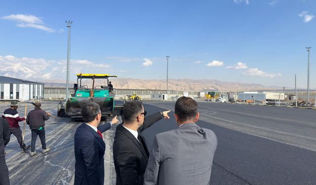 Doğubayazıt Kaymakamı Ayvat, Gürbulak'taki çalışmaları inceledi