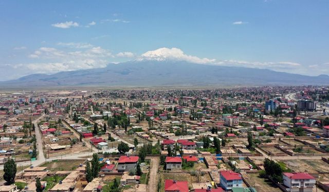 Doğubayazıt’ta 14 Mahalleye 14 Park Projesi Sürüyor