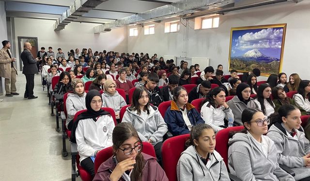 Doğubayazıt'ta lise öğrencilerine Filistin'deki insani kriz anlatıldı