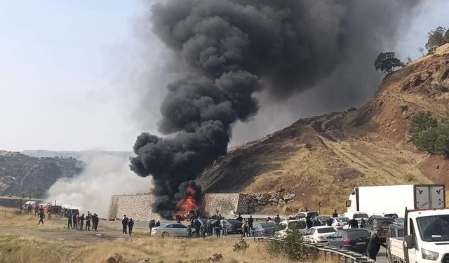 Duvara çarpan tır alev alev yandı