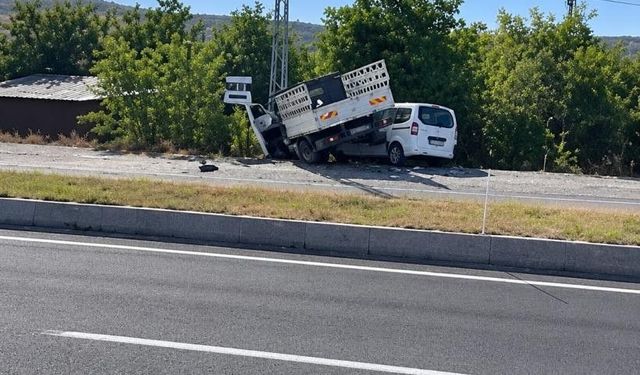 Elazığ’da pikapla hafif ticari araç çarpıştı: 2 yaralı