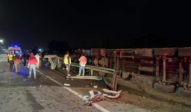 Iğdır’da çimento yüklü tır devrildi: 1 yaralı