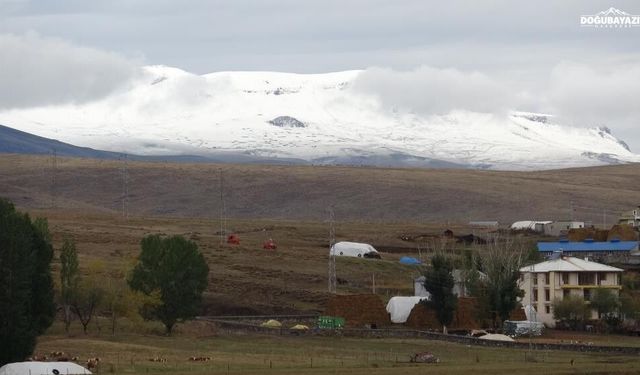 Kars'ta kış provası: Allahuekber Dağları beyaz örtüyle kaplandı