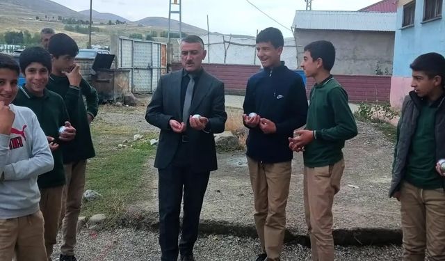 Patnos’ta eğitim için okul okul geziyor: Yüksel Zorlu sahada