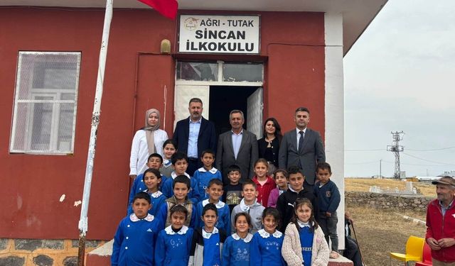 Tutak Belediye Başkanı Sayan, Sincan Köyü’nde Öğrencilerle Buluştu