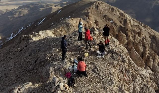 Van'da 3 bin 600 rakımlı İspiriz Dağı'na zirve tırmanışı