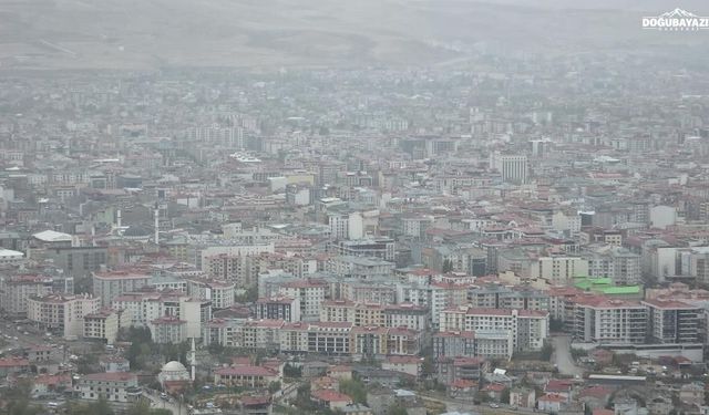 Van'da sağanak yağış ve yoğun sis etkisini artırdı