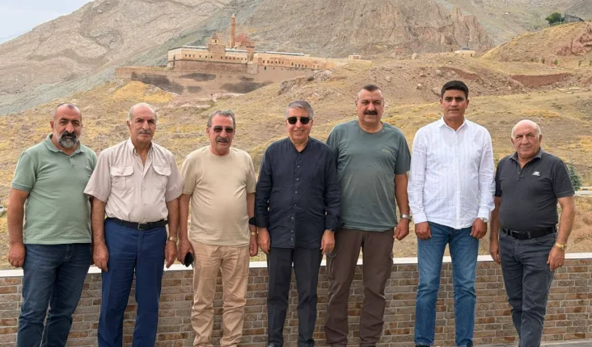 AĞRI’DA ANLAMLI ZİYARET: İŞ İNSANLARI VE STK TEMSİLCİLERİNDEN MURAT ŞAHİN’E NEZAKET ZİYARETİ