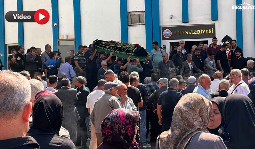 Mehmet Akkuş için Ağrı Belediyesi önünde tören düzenlendi