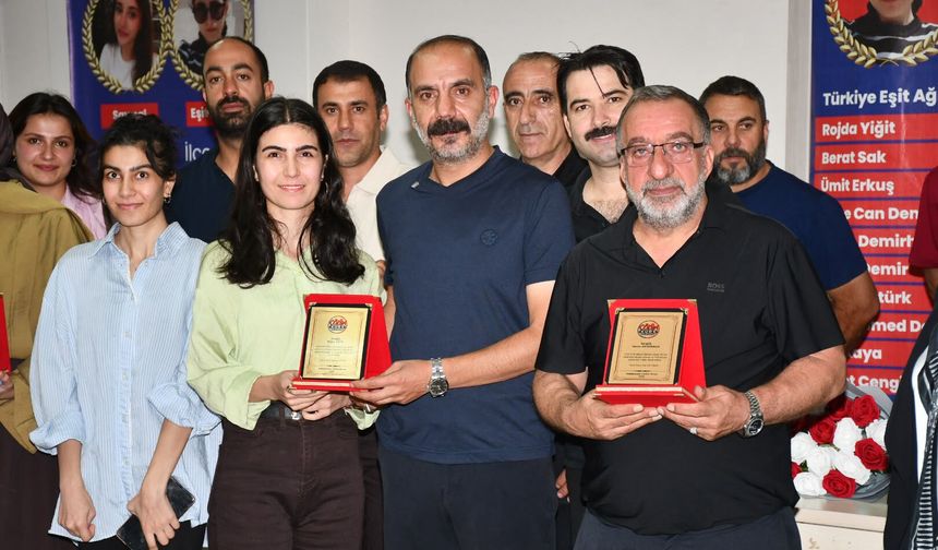 Doğubayazıt’ta YKS derecesi yapan isimler belli oldu! Belediye ödüllendirdi