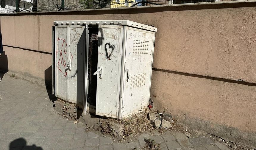 Doğubayazıt’ta internet panolarının hali tepki topladı