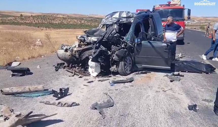 Kamyona arkadan çarptılar: 4 kişi hayatını kaybetti