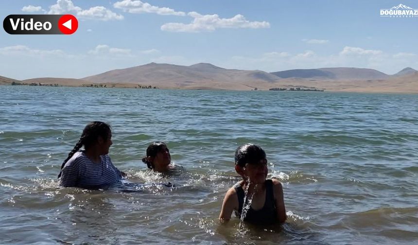 Patnos'ta bunaltıcı hava çocukları baraja yöneltti