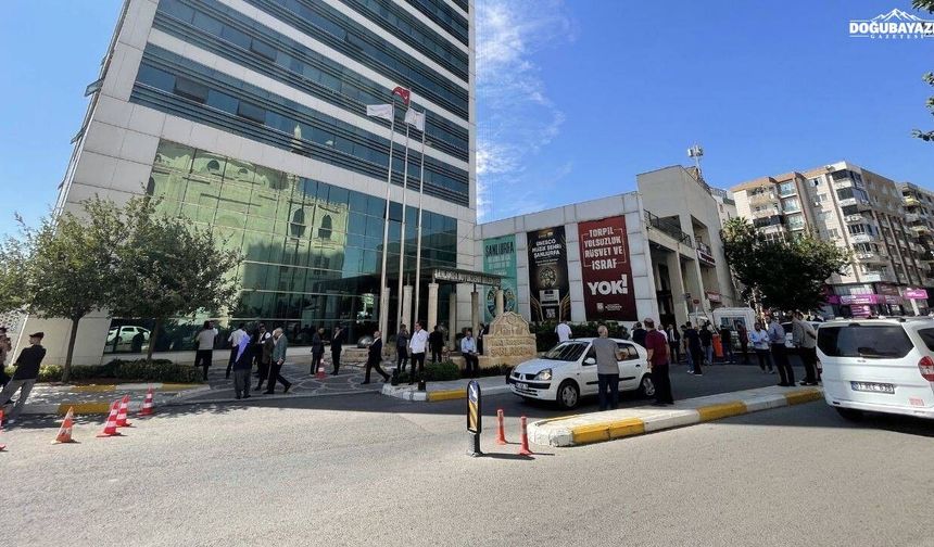 Şanlıurfa’daki deprem sonrası uyarı: Hasarlı binalara girmeyin