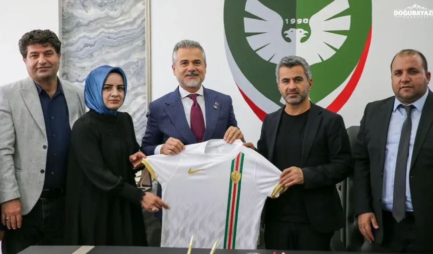Yeniden Refah heyetinden Süper Lig lideri Amedspor’a ziyaret