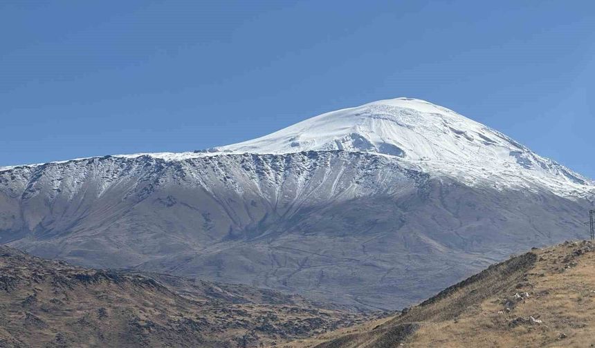 Ağrı Dağı beyaza büründü