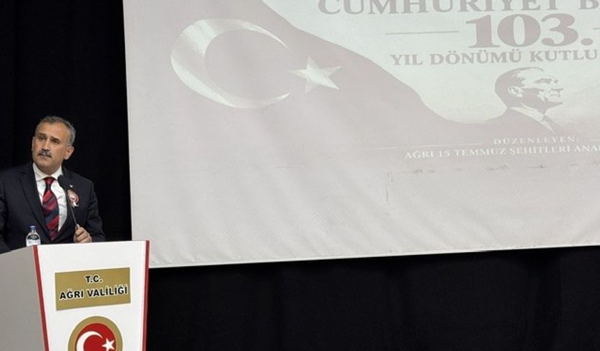 Ağrı’da 29 Ekim Cumhuriyet Bayramı coşkuyla kutlandı: Vali Bozkurt’tan birlik vurgusu