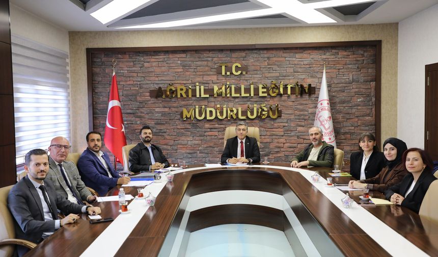 Ağrı'da doktora mezunu öğretmenler bir araya geldi