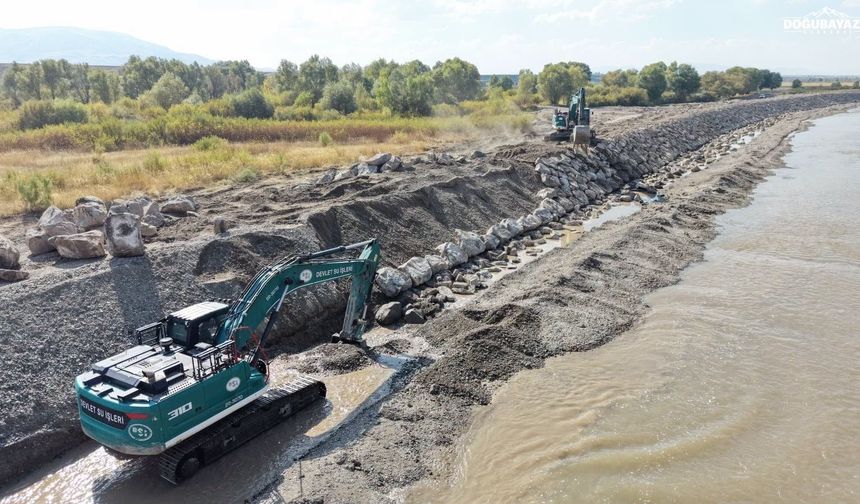 Ağrı’da Murat Nehri için taşkın önleme çalışması başlatıldı