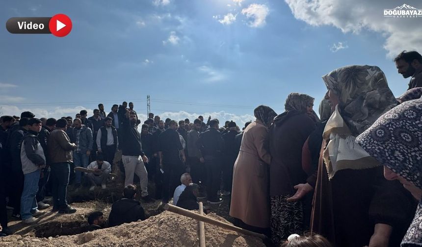 Ağrı’daki kazada ölenler gözyaşları arasında toprağa verildi: Aynı aileden 5 kayıp!