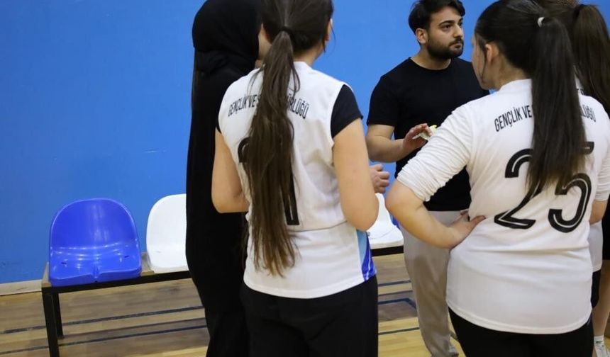 Ağrılı kız çocukları Vanlı rakipleriyle karşılaştı