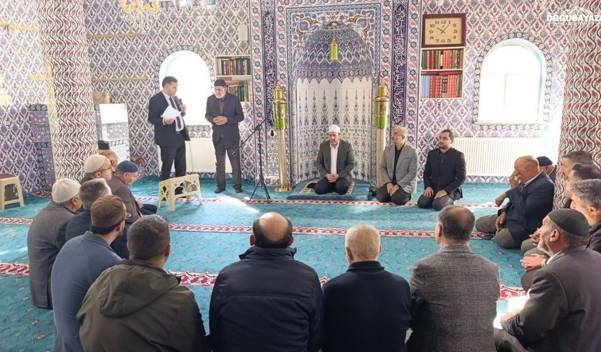 Ağrı'da umreye gidecek vatandaşlara seminer verildi