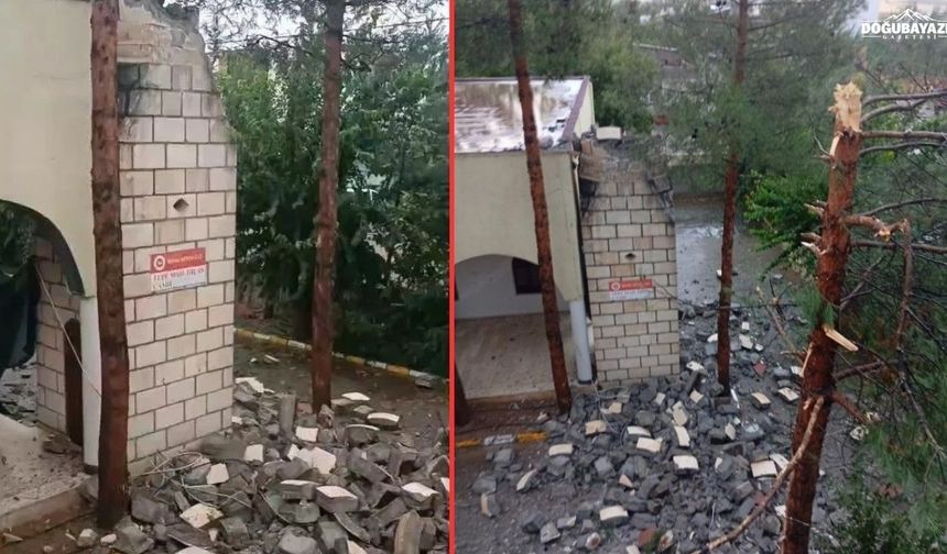 Diyarbakır'da fırtına yıktı geçti: Cami minaresi devrildi