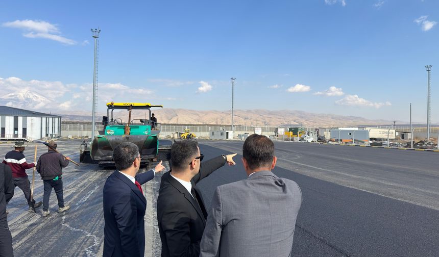 Doğubayazıt Kaymakamı Ayvat, Gürbulak'taki çalışmaları inceledi