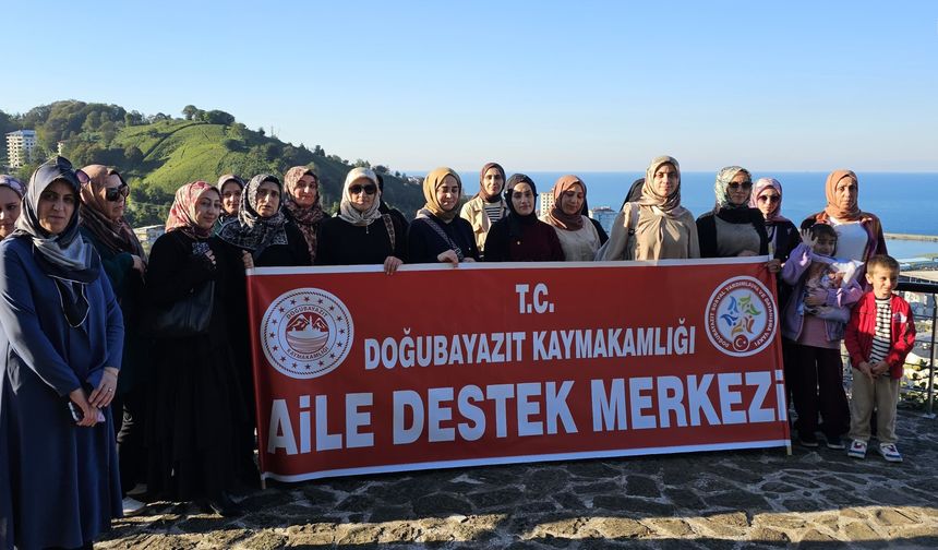Doğubayazıtlı kadınlar Karadeniz turuna çıktı