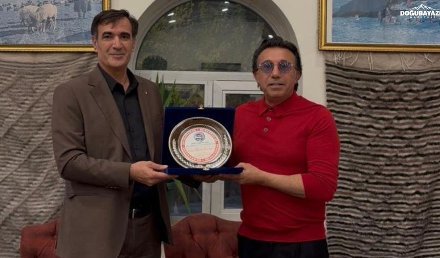 Doğubayazıt'ta iş dünyası buluştu: Hikmet Eraslan'a plaket