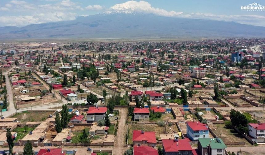 Doğubeyazıt’ta binaya silahlı saldırı