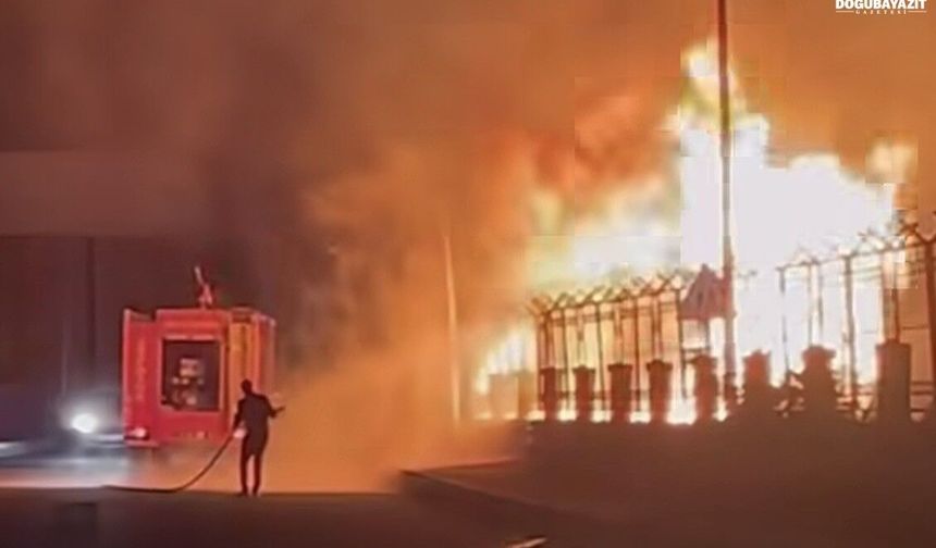 Ağrı Sebze Hali’nde büyük yangın: 2 itfaiye personeli yaralandı