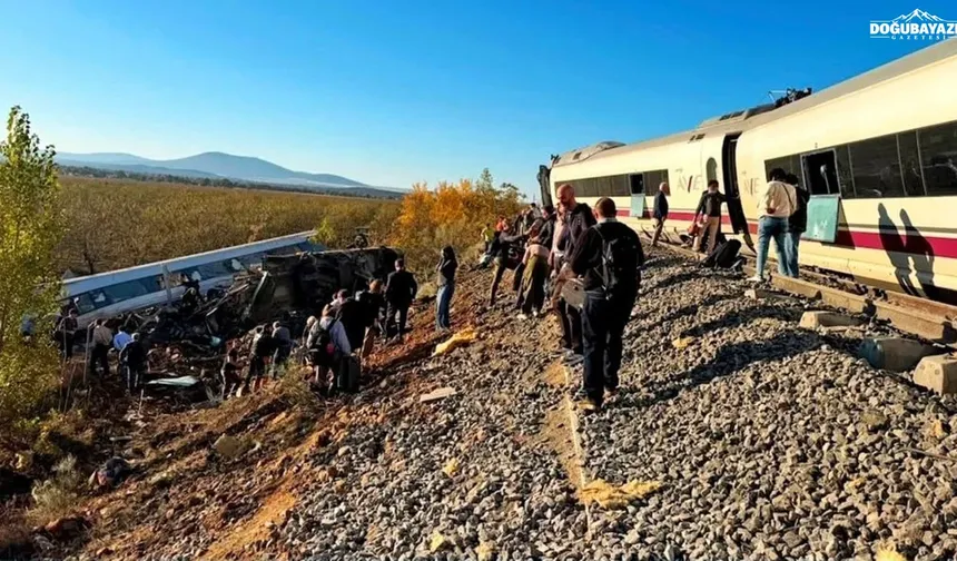 İki yüksek hızlı tren çarpıştı: En az 46 ölü
